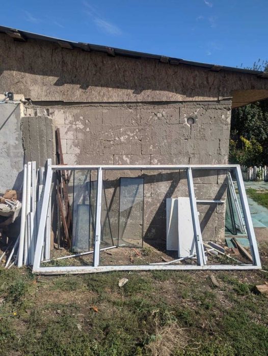 geamuri +usa termopan  in stare buna. +centrala pe gaz pret