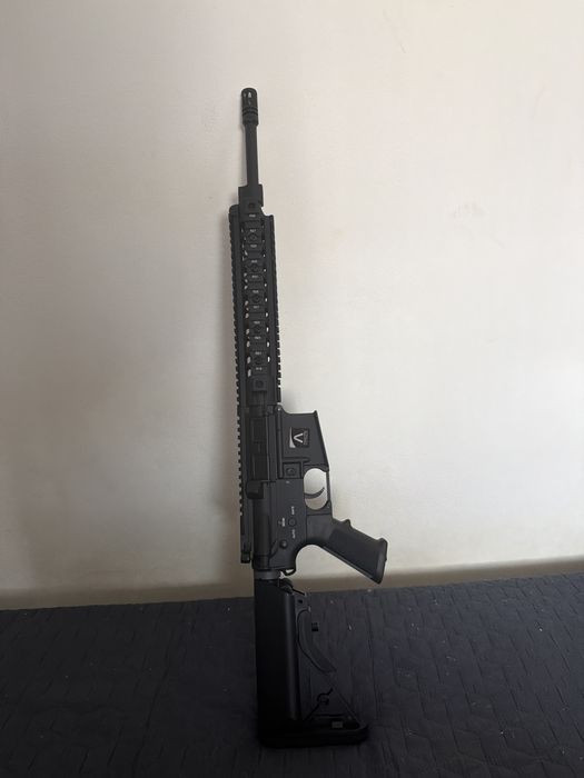 Pachet Complet Airsoft M4A1 (Platformă NATO) – Ca Nou + Lunetă & Cutie Rigidă Transport
