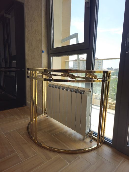 Золотые столы консолы