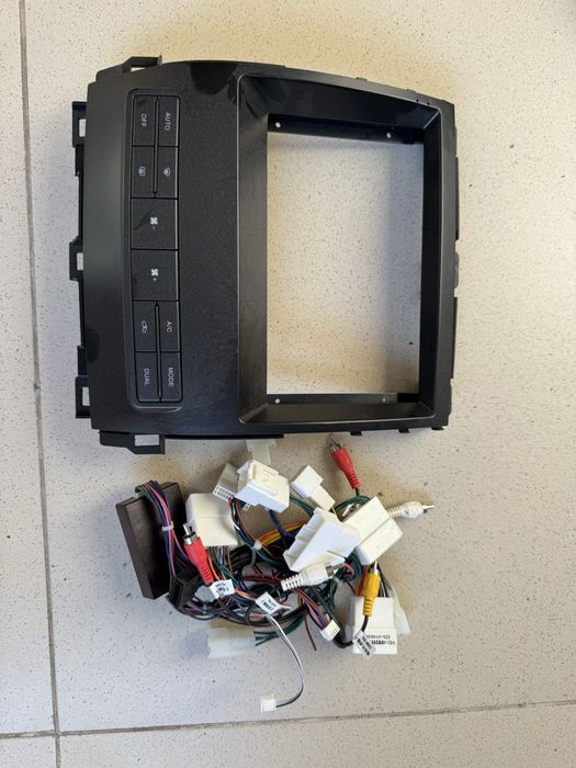 Продам рамку от магнитолы Lexus GX 470. Состояние новое.