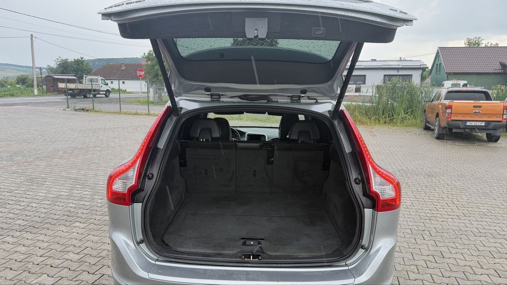 Volvo xc60 r design automat