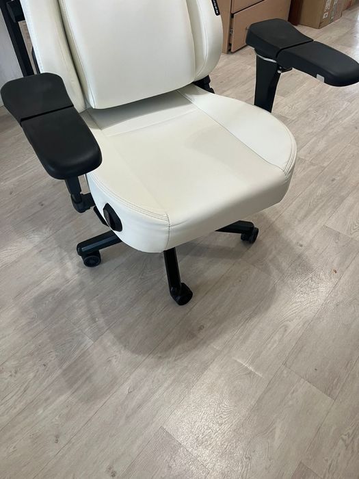 Продам компьютерное игровое кресло