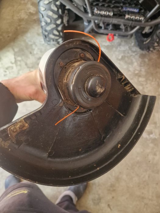 Masina de tuns iarba cu fir