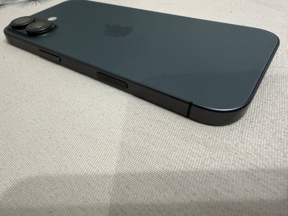 iPhone 17  - заключен с iCloud/ Не е ресетнат/