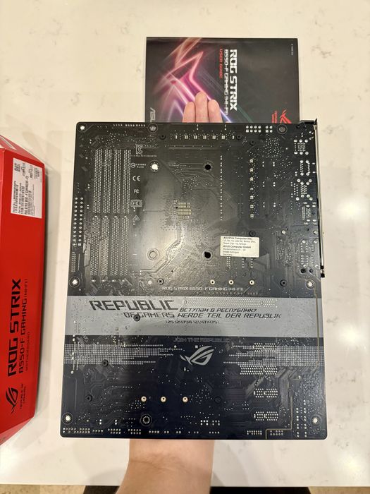 Pachet: Placa de baza ASUS ROG STRIX B550-F + Procesor AMD Ryzen 5600x