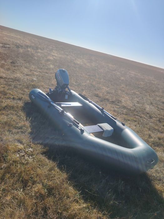 Продам лодку с мотором