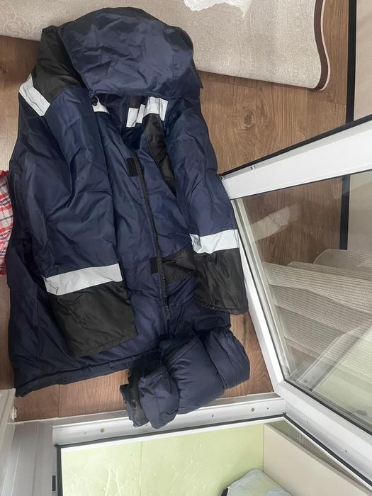 Продам теплые 2 зимних спецовок