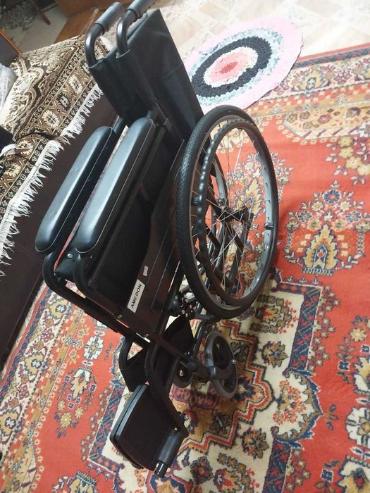 Продам инвалидную коляску