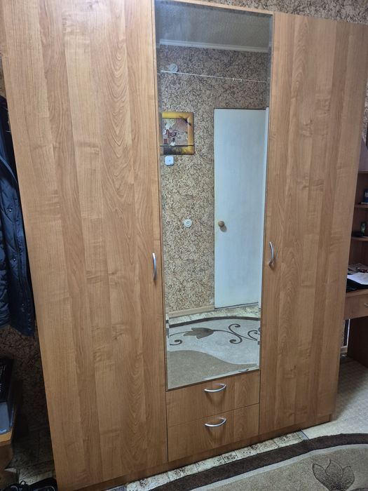 Шкаф -  шифонер.