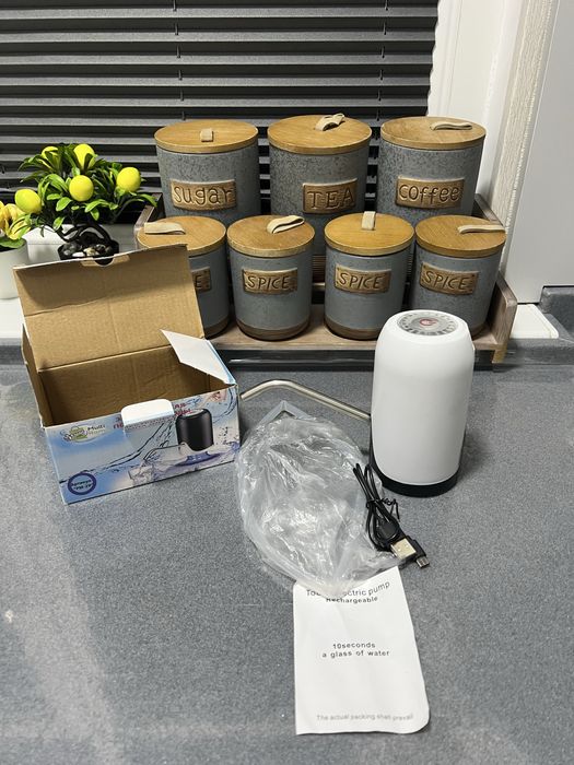 Электрическая помпа с встроенным аккумлятором .Новая с каробками.