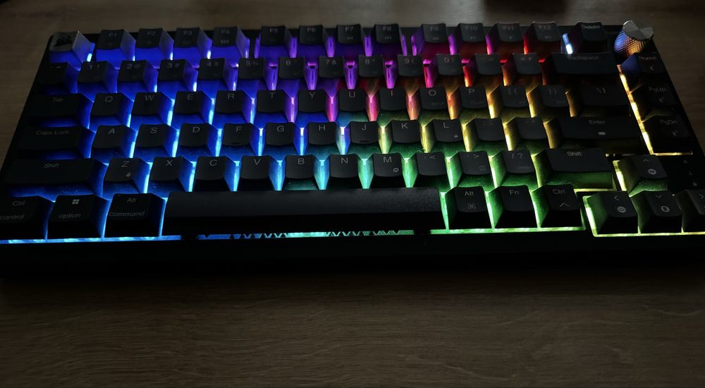 Tastatura Corsair K65 Plus