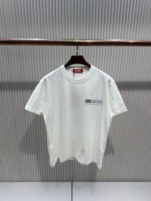 Oferta!! Tricou luxury și model foarte rar.Toate mărimile disponibile