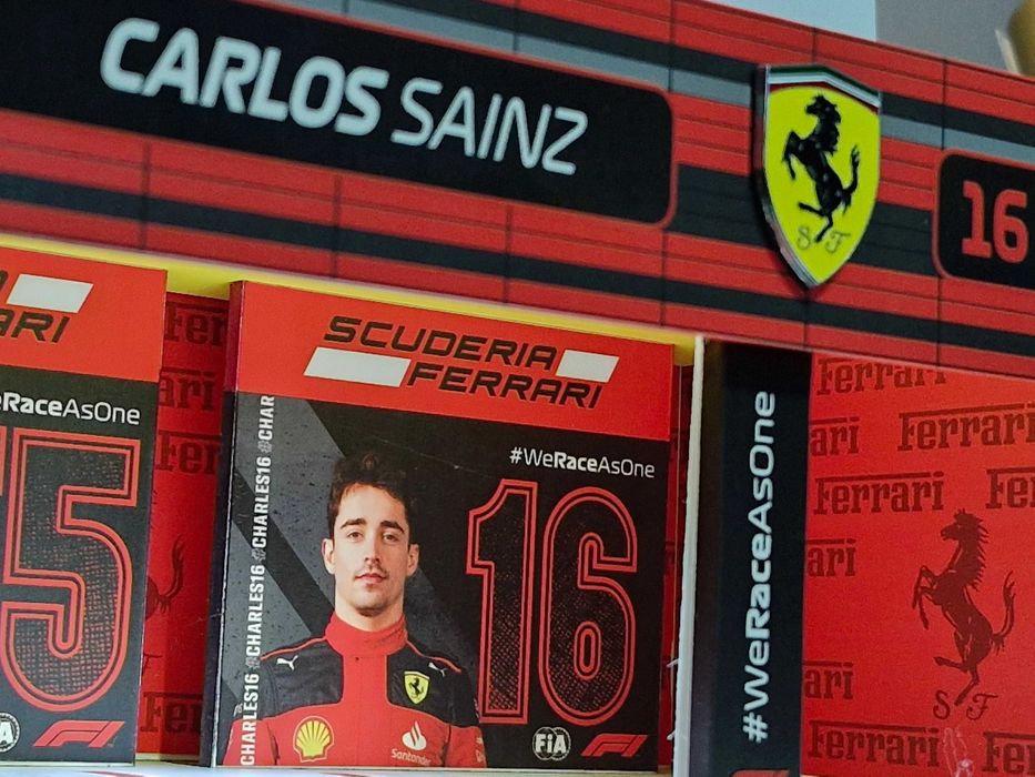 Macheta PIT-STOP F1 Ferrari Leclerc Sainz 1/43