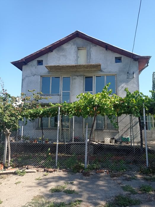 Вила в село Бял Извор област Стара Загора