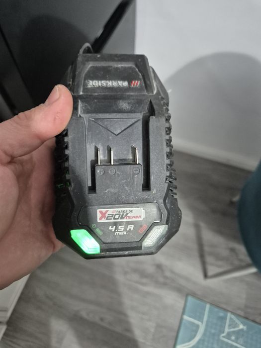 Vand încărcător Parkside 20V 4ah