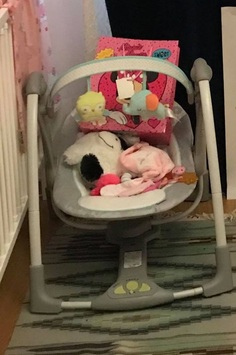 Leagăn electric pentru bebeluși