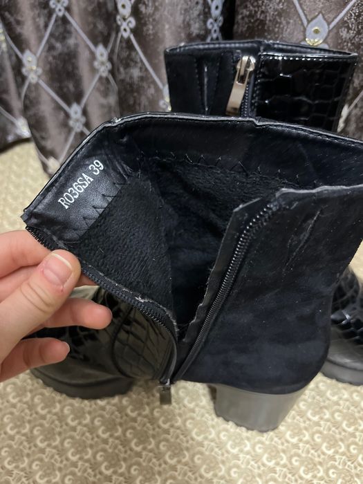 Женские ботинки на каблуке