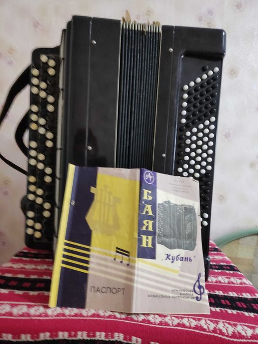 музыкальные инструменты баяны саксофон