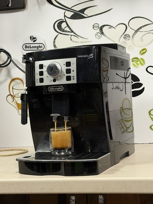 Кафемашина кафе автомат delonghi magnifica S с гаранция