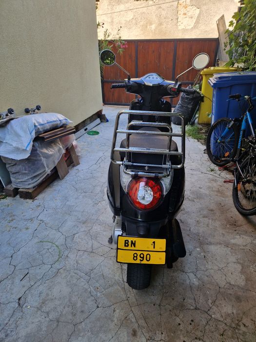 Scuter pe benzina