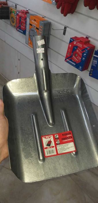 В продаже лопаты