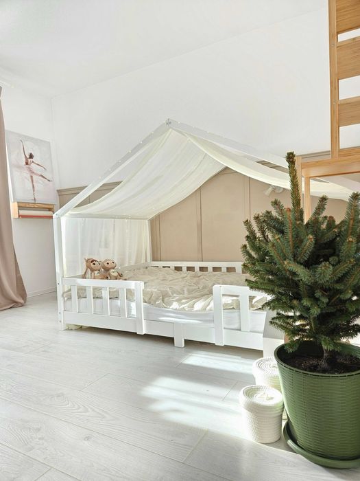 Vând pat căsuță copii