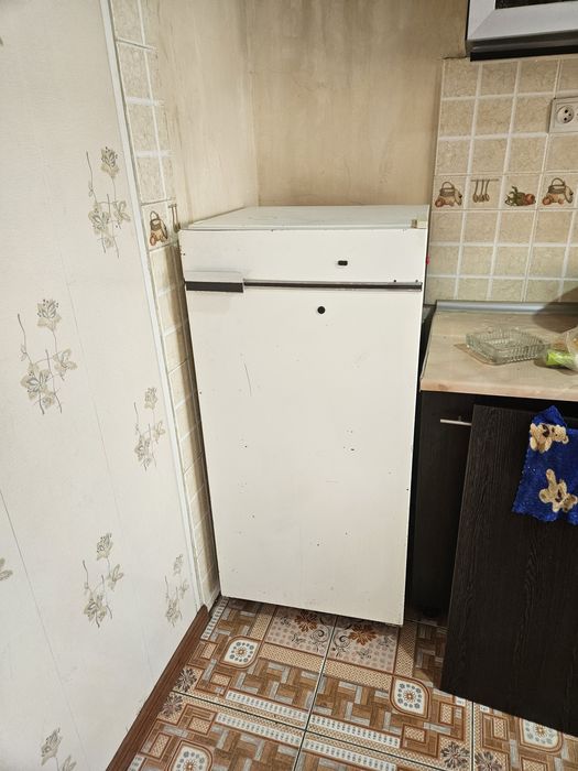Продаётся холодильник бирюса рабочий всё родной работает отлично