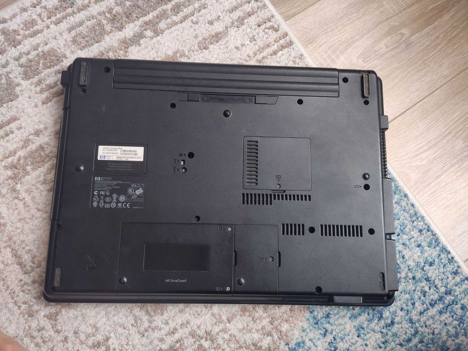 Лаптоп HP Compaq 6820s 17"
