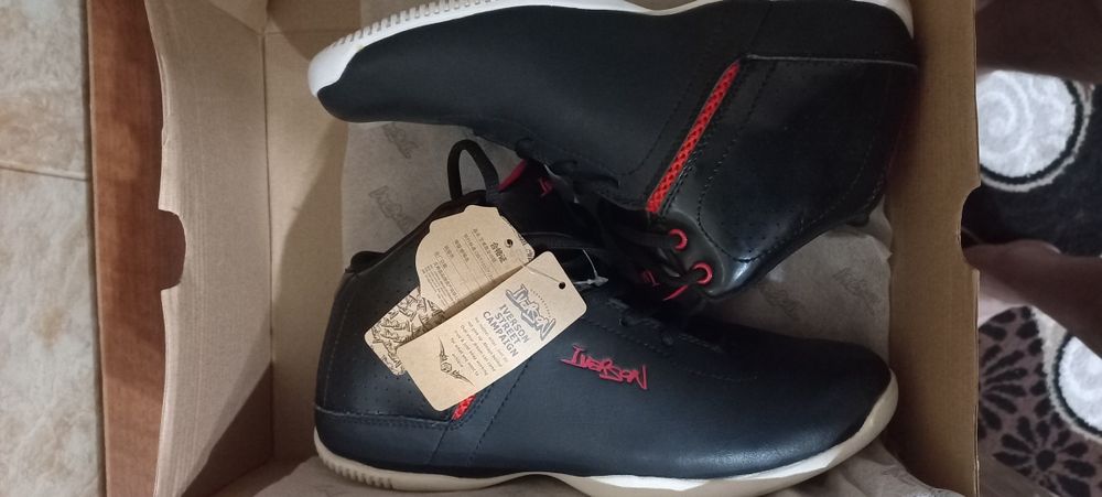 Продам новые фирменные Баскетбольные кроссовки