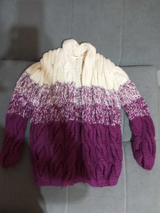 Кофточки на девочку 7-8 лет,продам не дорого