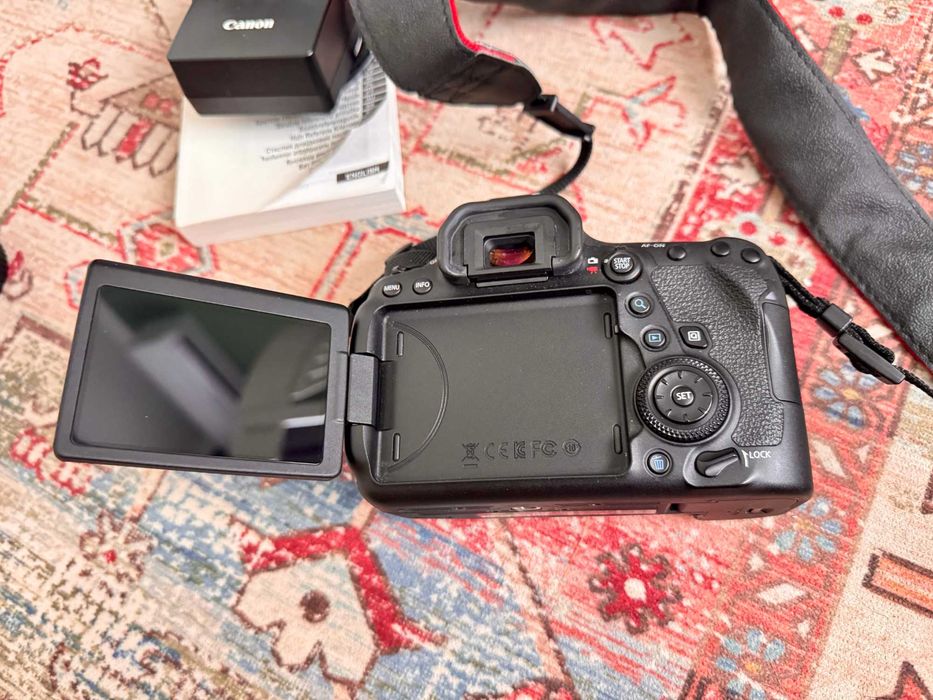 Продам Canon 6D Mark II