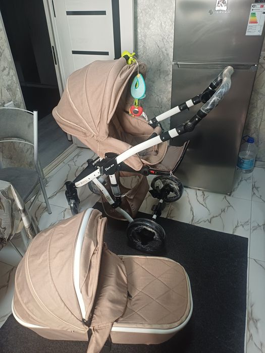 Продаётся фирменный коляска 2в1