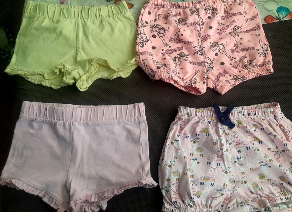 Летен лот за момиче 98 размер ,блузи и панталони