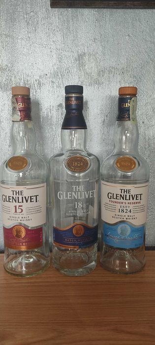 Бутилки от уиски със и без кутии