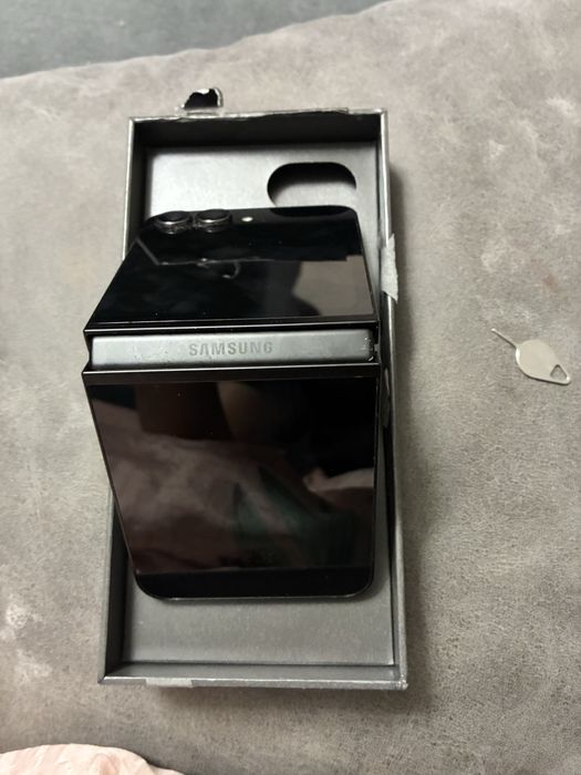 Samsung Galaxy Z Flip7 FE