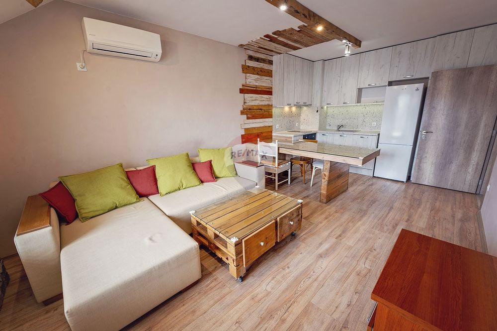 Дава се под наем Тристаен апартамент в Варна, Левски - 97 кв.м за 737.97 € - Снимка #2