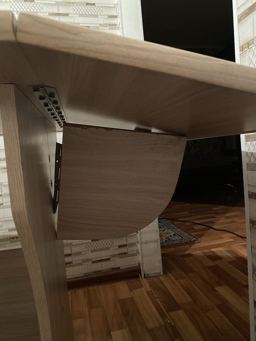 Продам стол в хорошем состояний