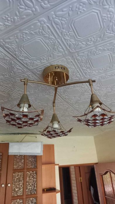 Продам люстру 3-х рожковую