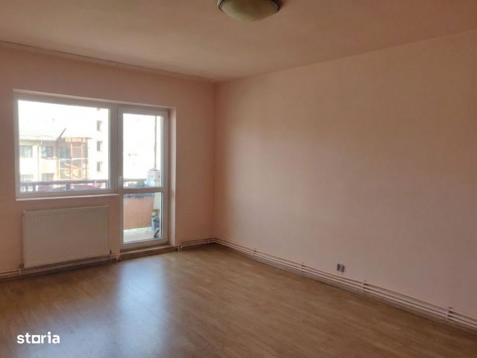 Apartament 4 camere decomandate, 82 mp, etaj intermediar, zona The Off