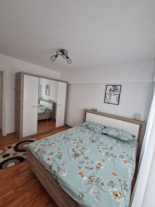 Închiriez apartament Rovine