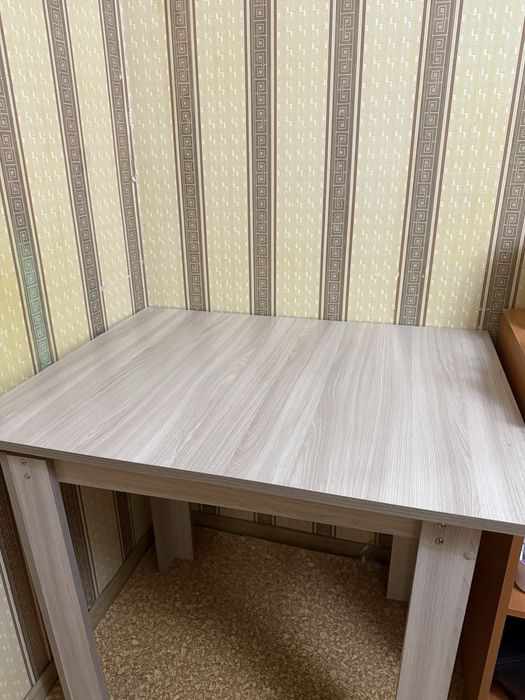 Стол для кухний.