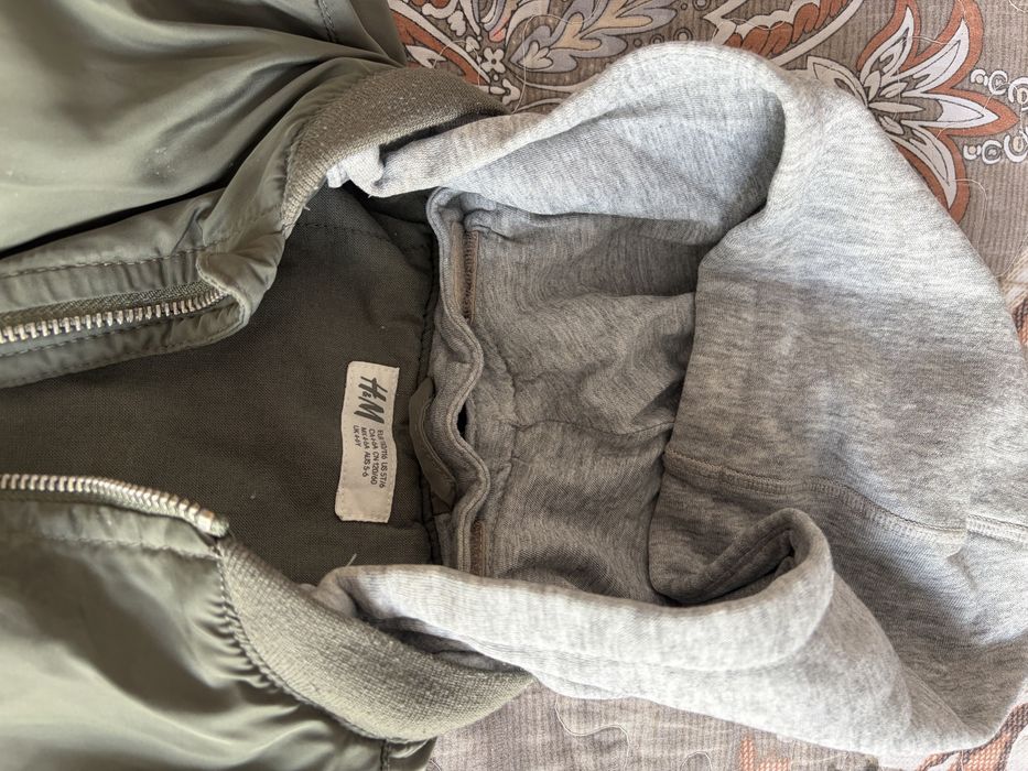 Продам детскую куртку 4000