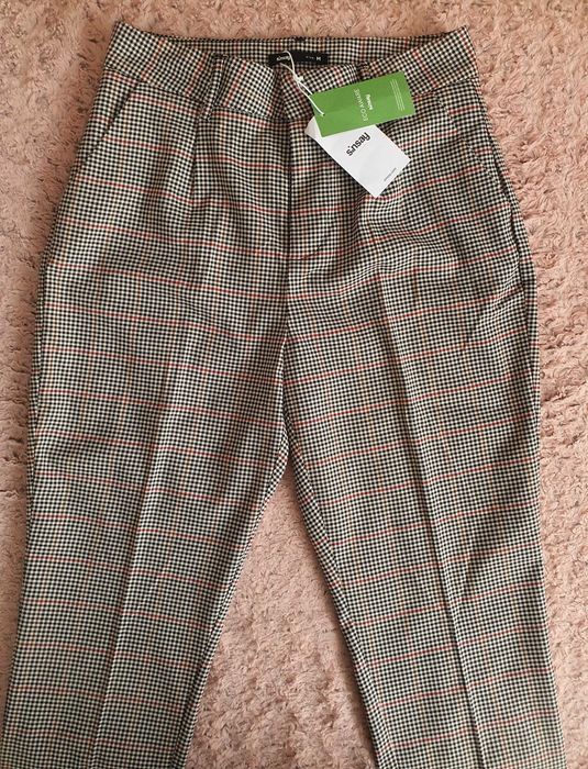 Pantaloni damă în carouri