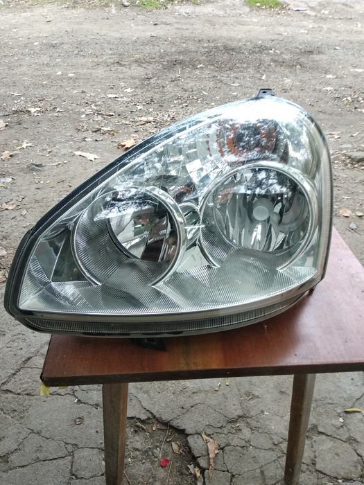 Задний бампер на ладу приору седан 13года .