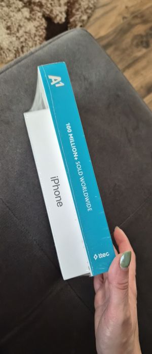 IPHONE 16 e чисто нов!