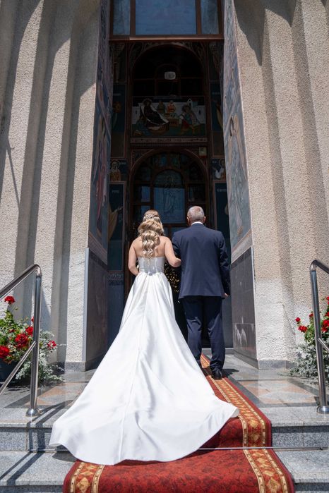 Rochia mea de mireasă – ivory, cu trenă și crăpătură pe picior