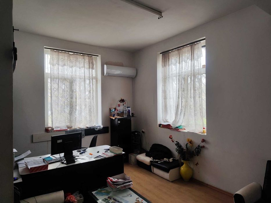 ЕРА МАКС Продава атрактивен бизнес имот - работещ до ЖП гара Ямбол