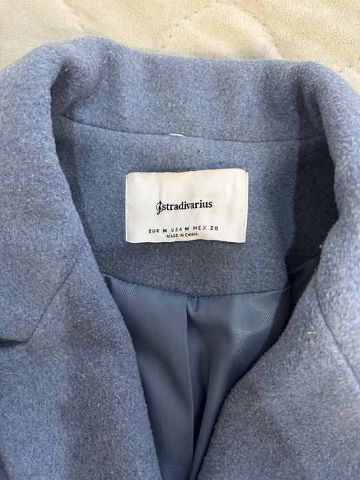 Голубое пальто Stradivarius