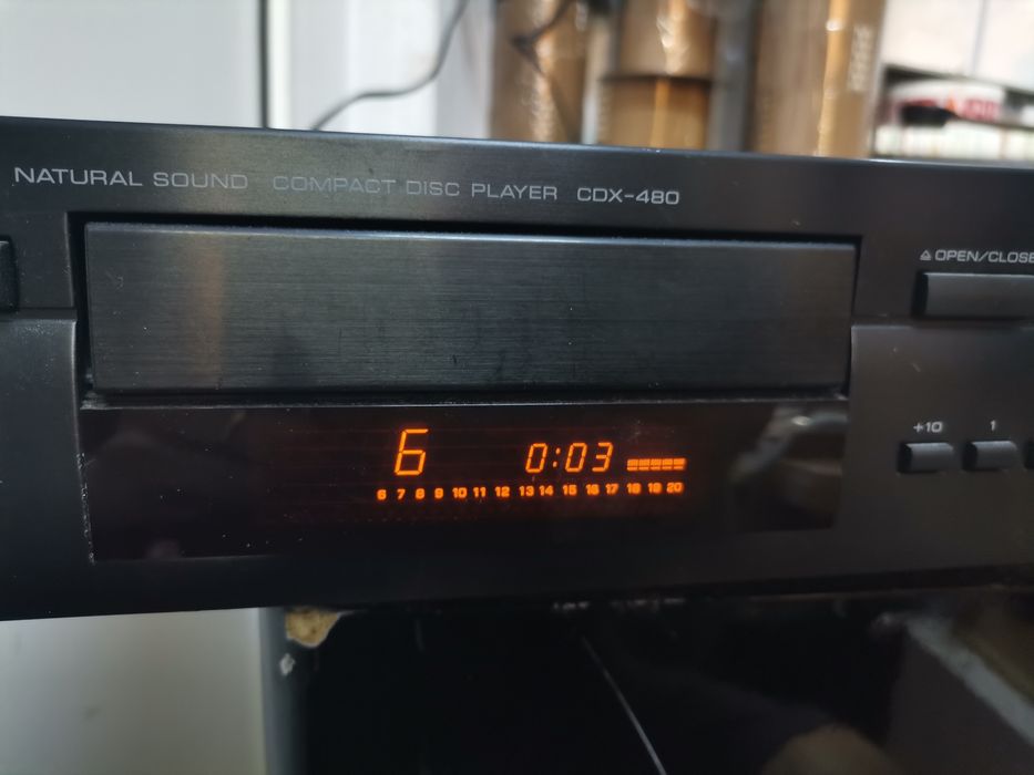 Player yamaha cdx480