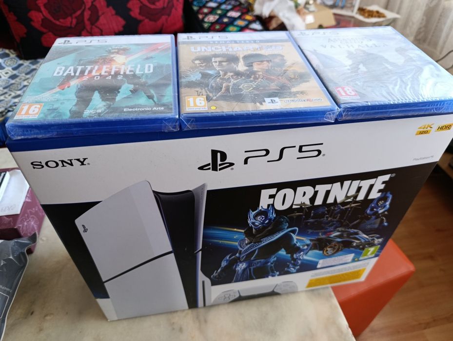 ЧИСТО НОВ PlayStation 5 Slim (Disc Edition) + 3 Запечатани Игри (Fortnite Bundle)